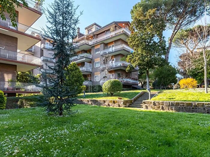 Appartamento con 5 locali in vendita in Roma