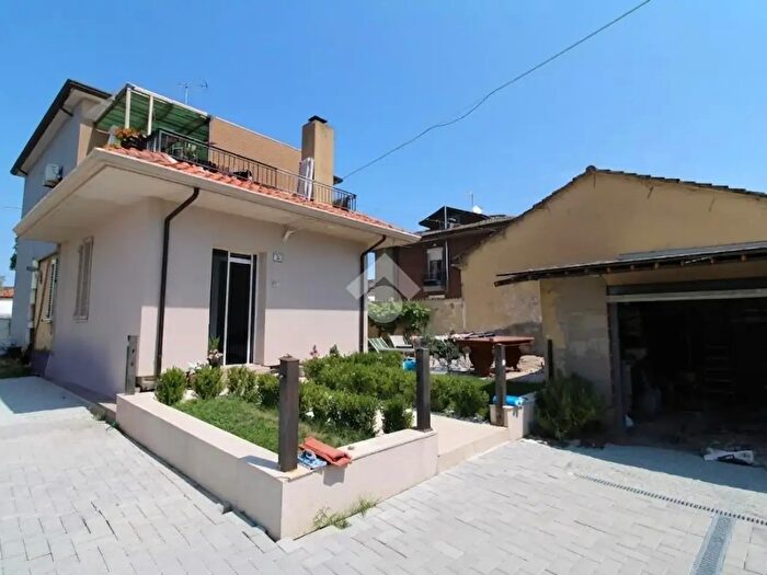 Appartamento quadrilocale in vendita in Via Pascoli, Gambettola