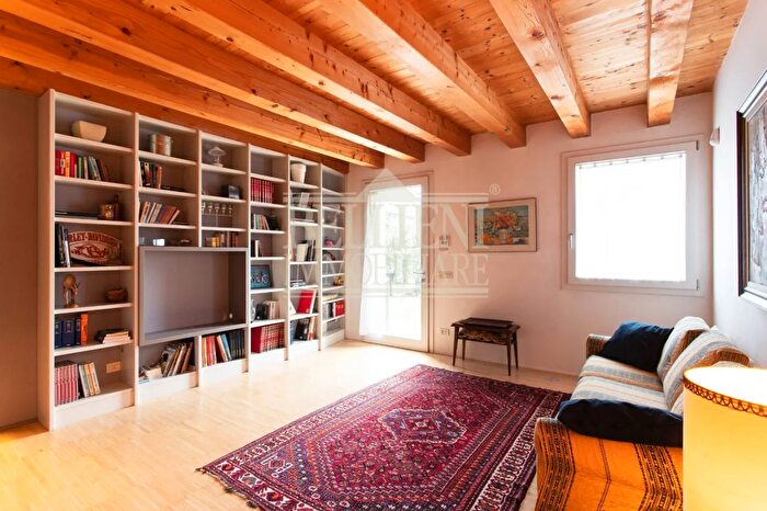 Appartamento con 6 locali in affitto in Strada del Cimitero di Polegge, Vicenza