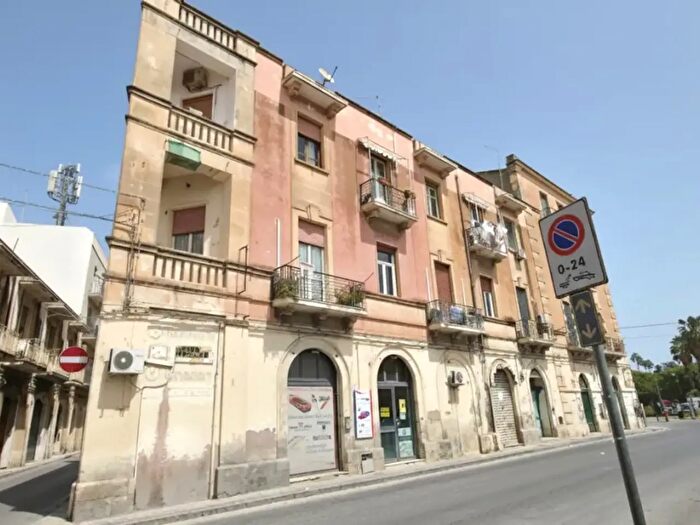Appartamento trilocale in vendita in Via Albania, Siracusa