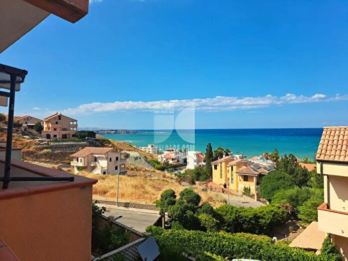 Casa con 6 locali in vendita in Via Sibaris, Crotone
