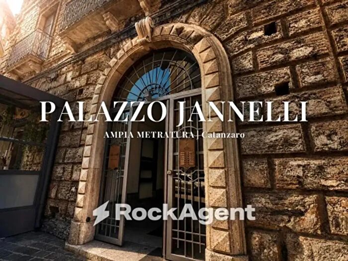 Appartamento quadrilocale in vendita in Via Alessandro Turco, Catanzaro