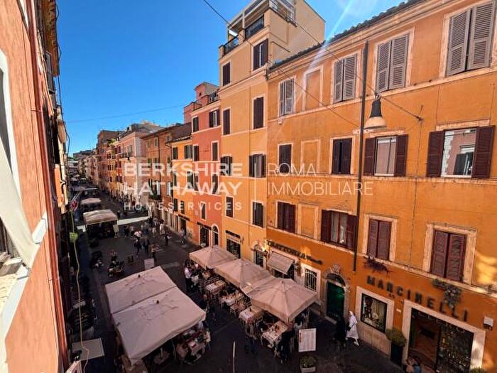 Appartamento trilocale in vendita in Borgo Pio, Roma