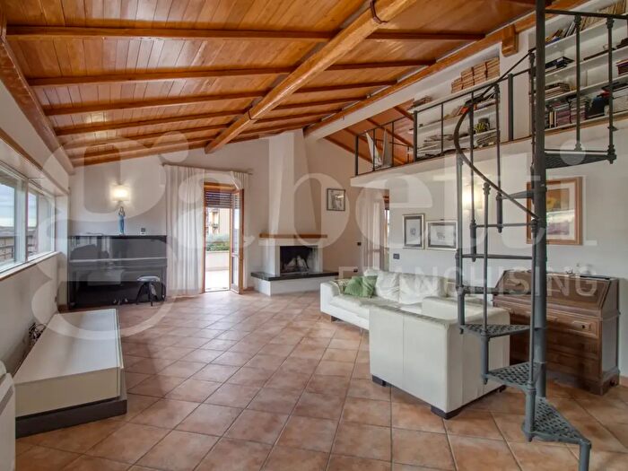 Appartamento quadrilocale in vendita in Via Pier Luigi Galletti, Roma