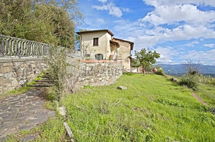 Casa con 9 locali in vendita in Via Costerella, Figline e Incisa Valdarno