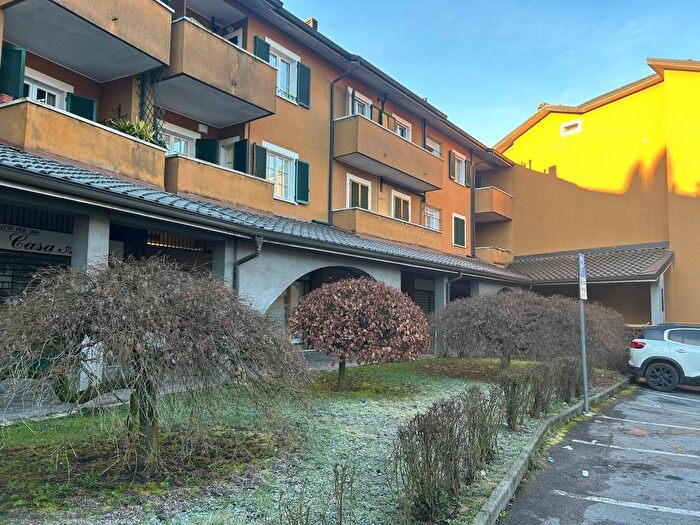 Appartamento trilocale in affitto in Via Vittorio Veneto, Rovagnate, La Valletta Brianza