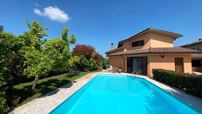 Casa con 8 locali in vendita in Fiano Romano