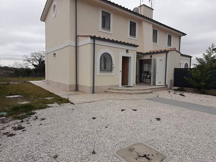 Casa trilocale in affitto in Viale Perù, Le Rughe, Formello