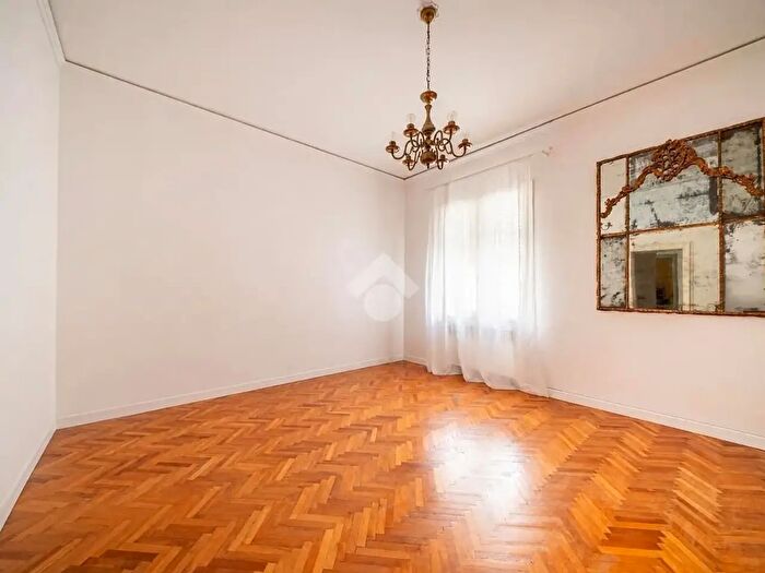 Appartamento trilocale in affitto in Via San Michele alla Porta, Verona