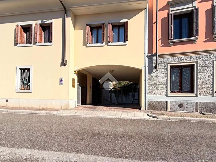 Appartamento quadrilocale in vendita in Via Cisis, Udine