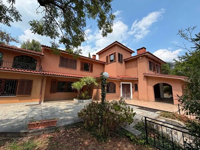Casa con 13 locali in vendita in Roletto