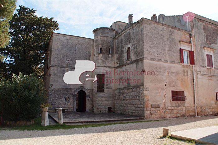 Casa con 9 locali in vendita in Andria