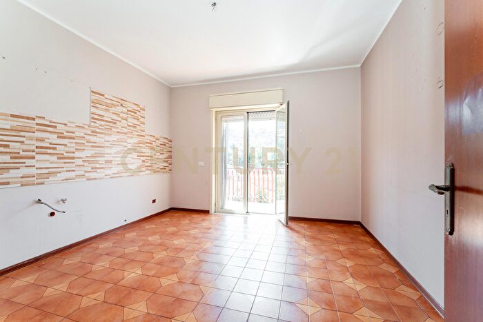 Appartamento con 5 locali in vendita in Via San Nicolò, Aci Catena