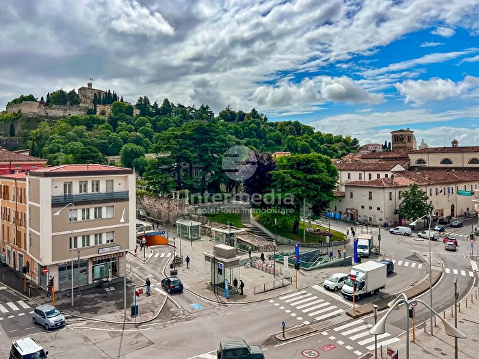 Appartamento quadrilocale in vendita in PLe Cesare Battisti, Brescia