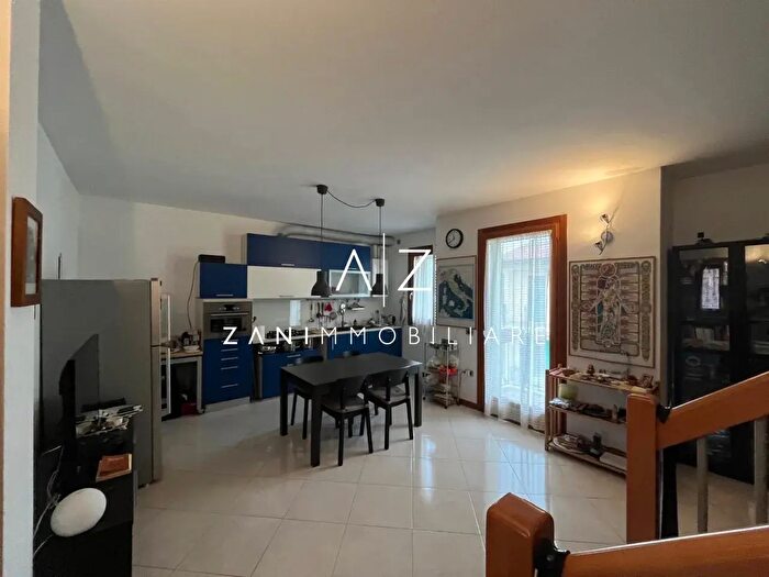 Appartamento trilocale in vendita in Via Marcoai, Asolo