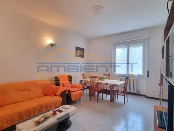 Appartamento trilocale in vendita in Via Aprile, Merate