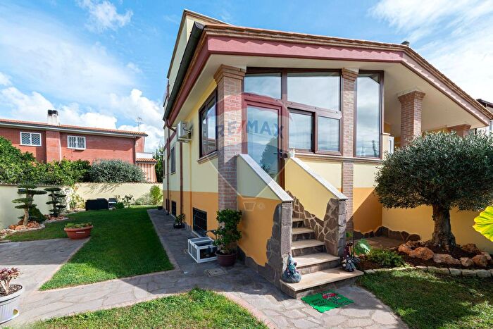 Casa trilocale in vendita in Via Francesco Bozzetti, Roma