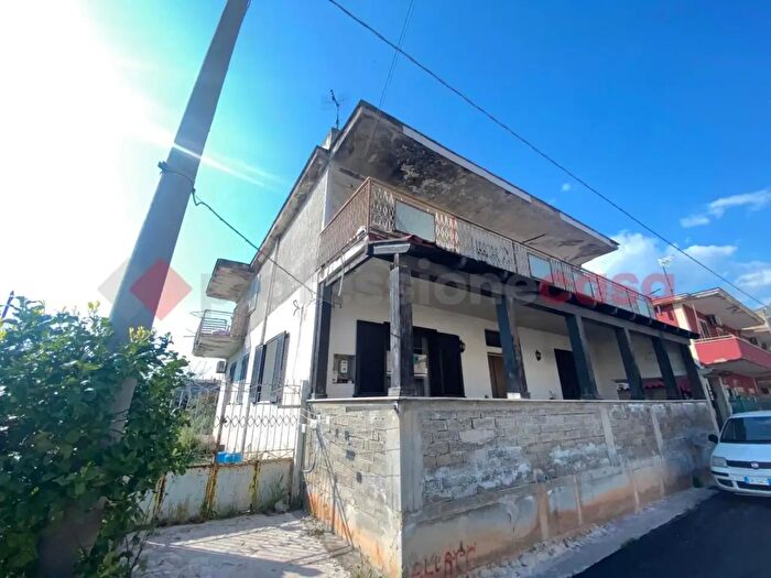 Appartamento quadrilocale in vendita in Via Napoleone Bonaparte Snc, Mondragone