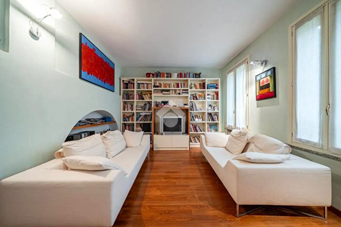 Appartamento con 5 locali in vendita in Via Gazzata, Reggio Emilia