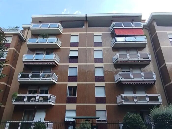 Appartamento con 5 locali in vendita in Via Prestinari, Milano