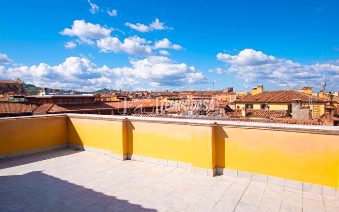 Appartamento quadrilocale in vendita in Via Alessandrini, Bologna