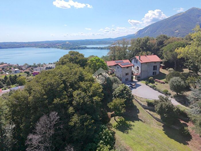 Casa con 18 locali in vendita in Via Cologna, Galbiate