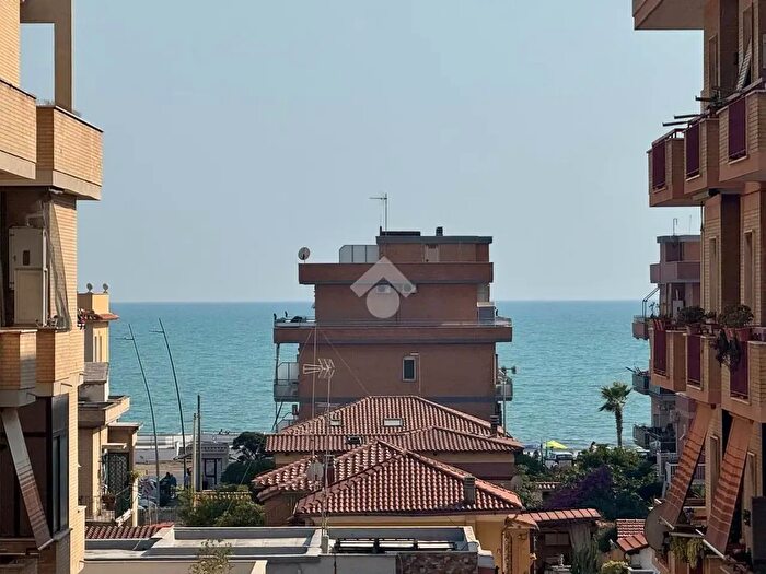 Appartamento bilocale in vendita in Via delle Triremi, Roma