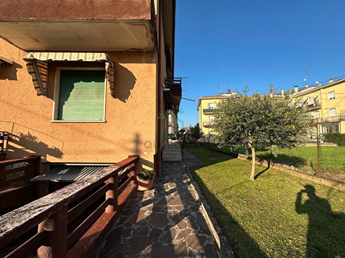 Casa trilocale in vendita in Viale Guglielmo Marconi, Caldiero