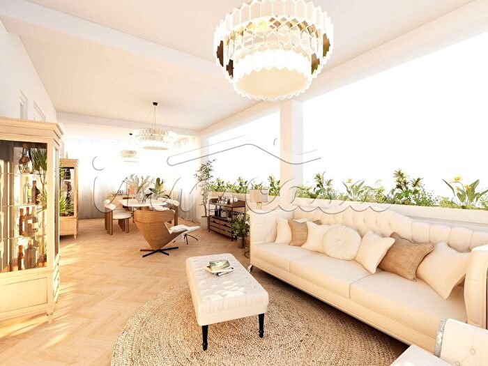 Casa con 9 locali in vendita in Viale Bengasi a, Rimini