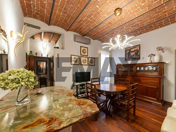 Appartamento con 5 locali in affitto in Firenze