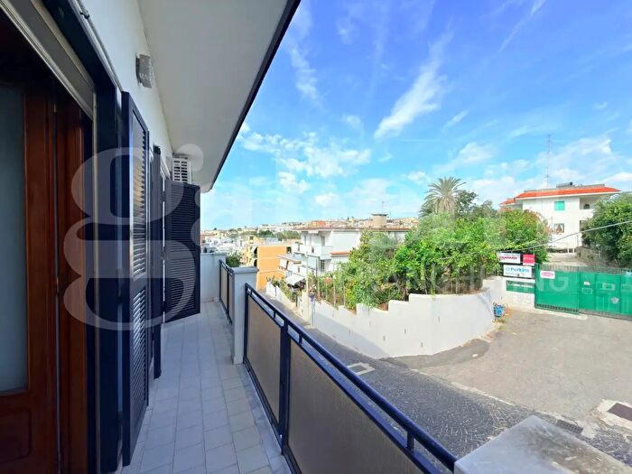 Appartamento con 5 locali in vendita in Via Le Croci, Monte Di Procida