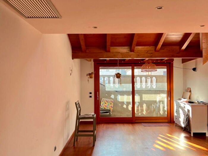 Casa quadrilocale in affitto in Via Giacomo Leopardi, Centro Biumo Inferiore Biumo Superiore, Varese