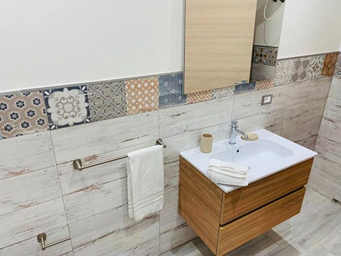 Appartamento trilocale in affitto in Via Santa Teresa, Ortigia, Siracusa