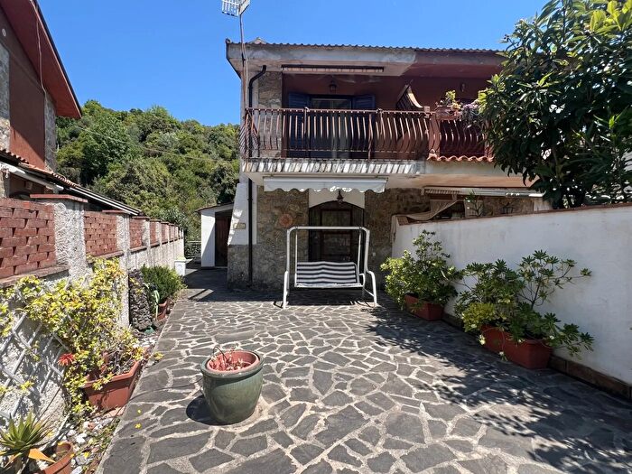 Casa trilocale in vendita in Contrada Giuliano, San Giovanni A Piro