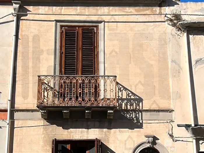 Casa con 6 locali in vendita in Barcellona Pozzo Di Gotto