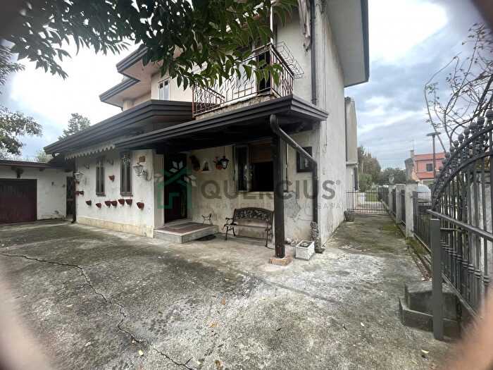 Appartamento con 5 locali in vendita in Via Adua, Jesolo