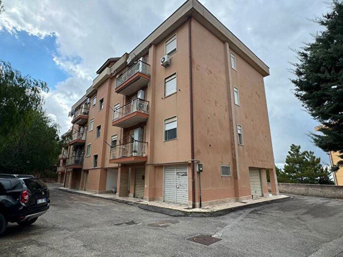 Appartamento con 6 locali in affitto in Via Alberto Moravia, Centro, Caltanissetta