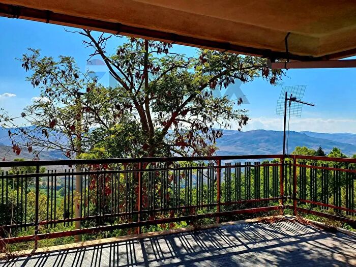 Casa con 16 locali in vendita in Contrada Chiaretta Snc, Polizzi Generosa