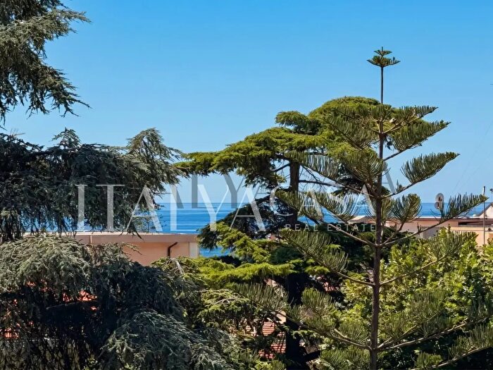 Appartamento trilocale in vendita in Via Lamarmora, Sanremo