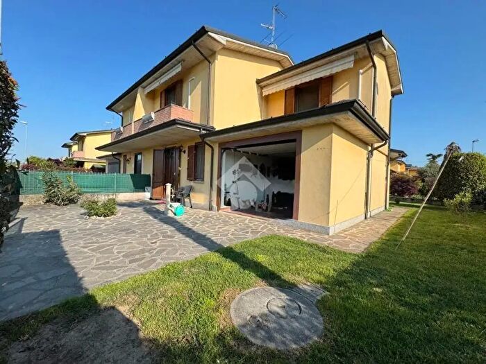 Casa quadrilocale in vendita in Via Moronsel, Torlino Vimercati