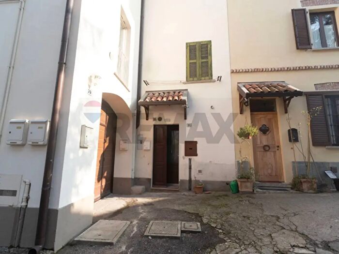 Appartamento trilocale in vendita in Via alle Grotte, Carate Brianza