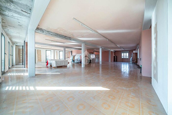 Appartamento con 7 locali in vendita in Piazza Pighini, Scandiano