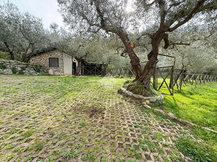 Casa con 5 locali in vendita in Contrada Traugnao, SantAgata De Goti