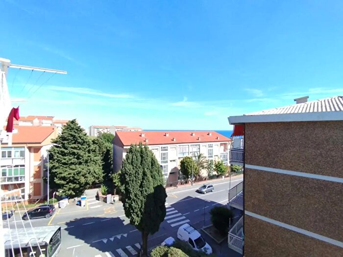 Appartamento trilocale in vendita in Savona