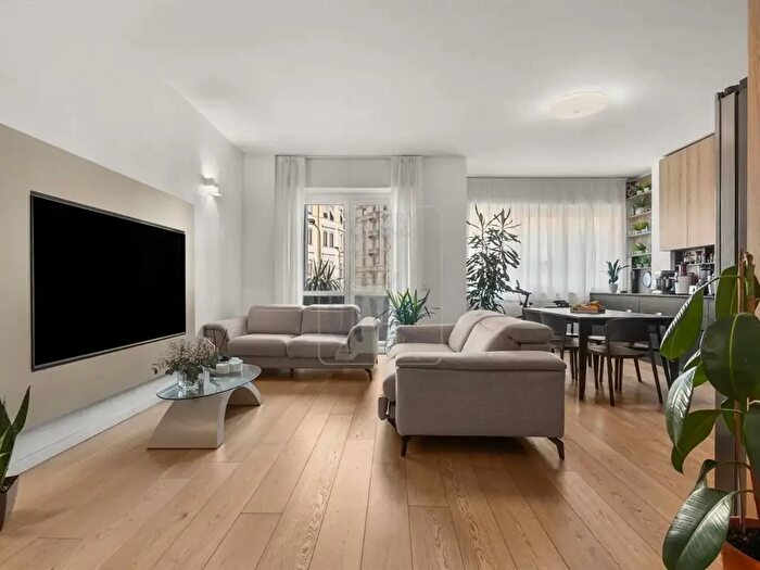 Appartamento con 5 locali in vendita in Viale Gran Sasso, Milano