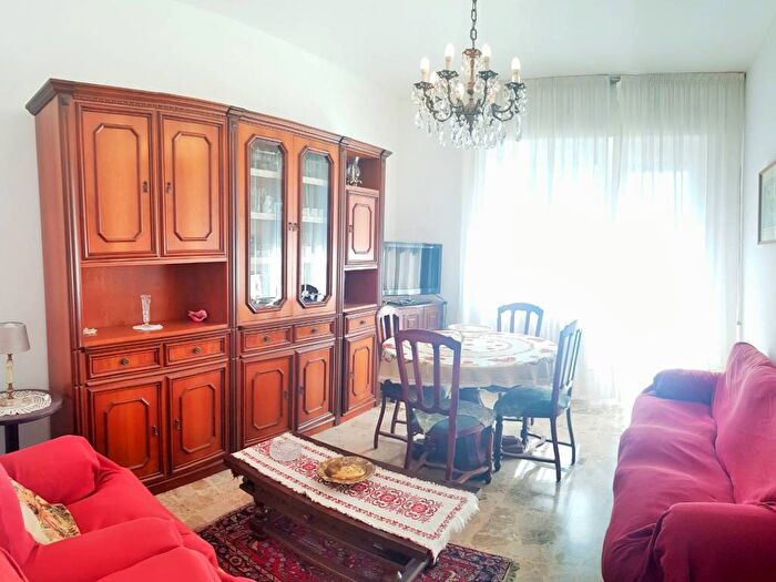 Appartamento quadrilocale in affitto in Via Giovanni Carosio, Centro, Arona