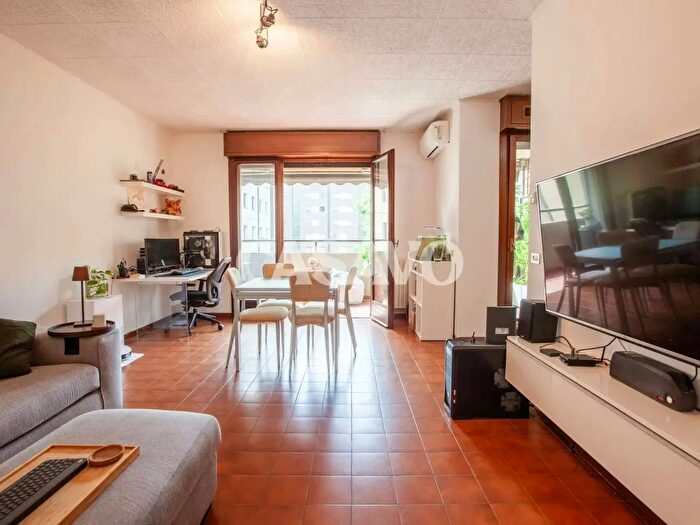 Appartamento trilocale in vendita in Via De Chirico Giorgio, Milano