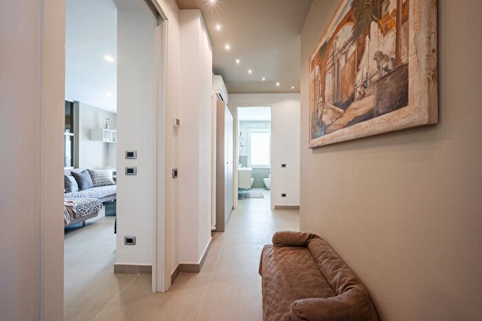 Appartamento con 5 locali in vendita in Via Maria Melato, Reggio Emilia