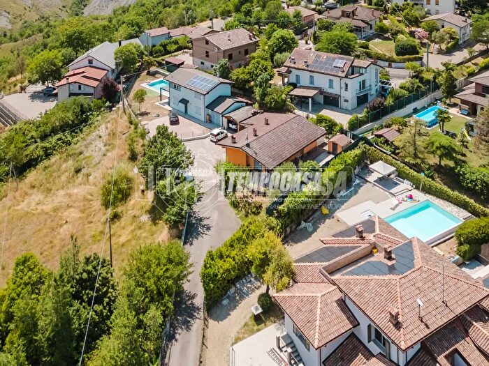Casa quadrilocale in vendita in Maranello
