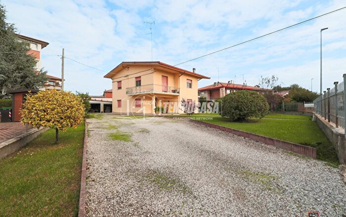 Casa con 10 locali in vendita in Via Roma, Portomaggiore